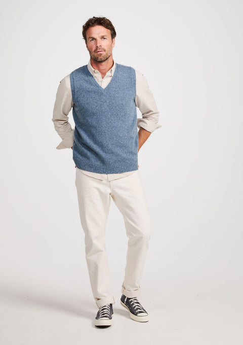 Roonagh Herren Weste mit Aran-Nopp-Muster und V-Ausschnitt - Blau