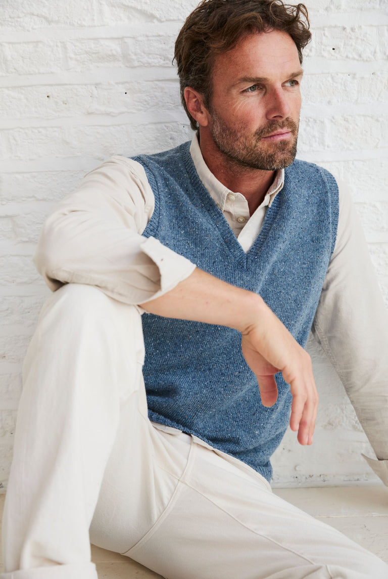 Gilet col V à nervures Aran pour homme Roonagh - Bleu