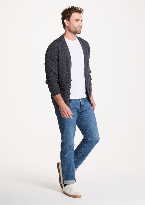 Cardigan Aran en laine mérinos Clare Island pour homme - Anthracite