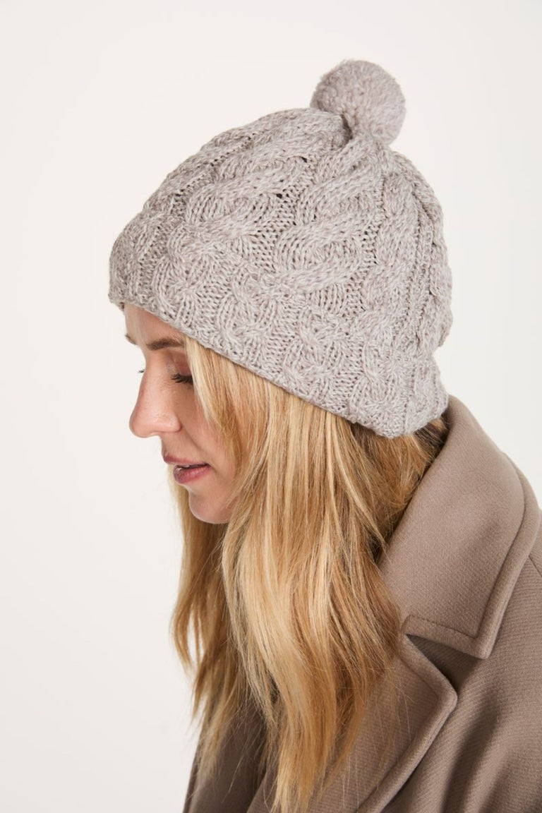 Clifden Cable Aran-Mütze mit Bommeln - Hafer