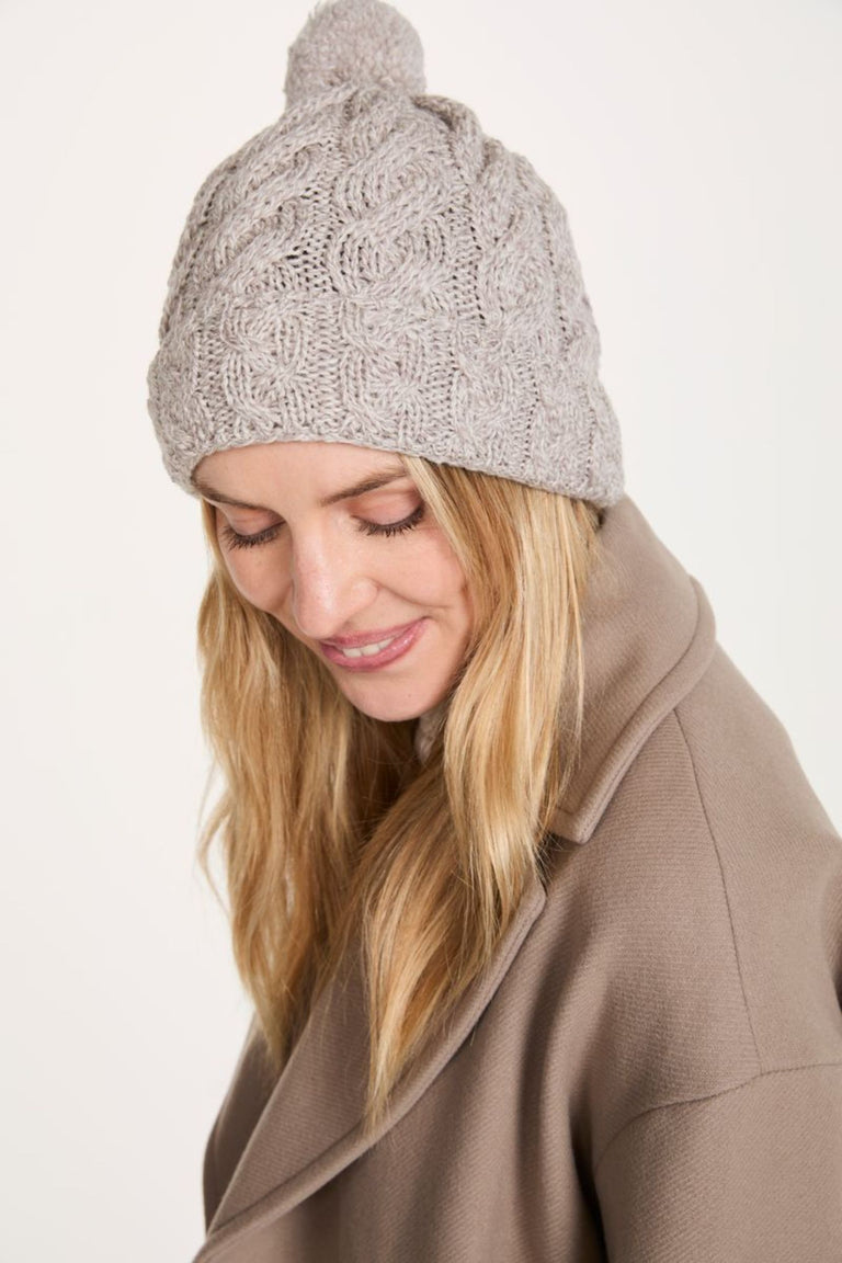 Clifden Cable Aran-Mütze mit Bommeln - Hafer