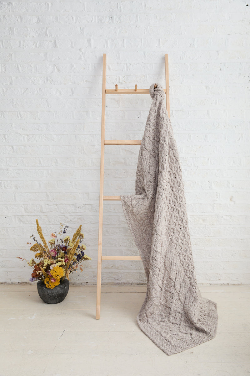 Dugort Aran-Decke mit Honig-, Rauten- und Zopfmuster, Creme