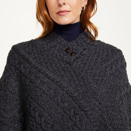 Easkey Damen-Poncho mit klassischem Merino-Aran-Knopfmuster, Anthrazit