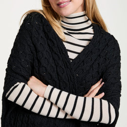 Shannon Throwover Merino Aran Wrap mit Tasche - Schwarz