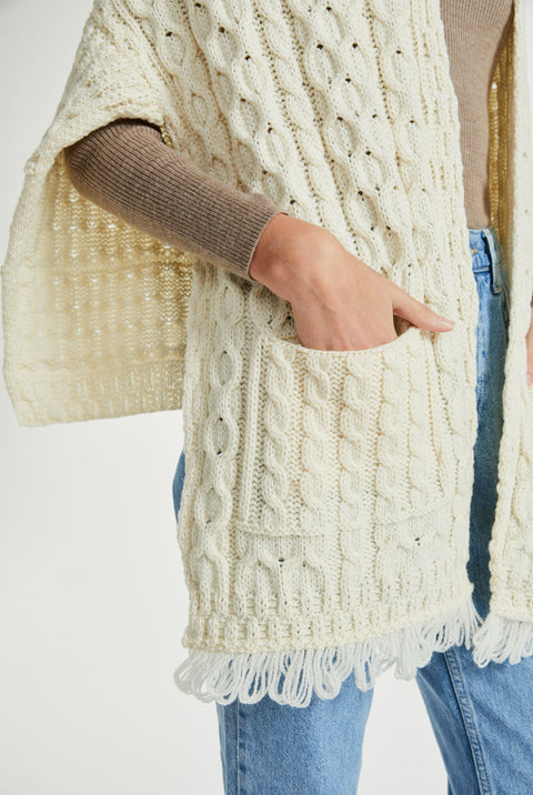 Shannon Throwover Aran-Wickeltuch mit Tasche - Creme