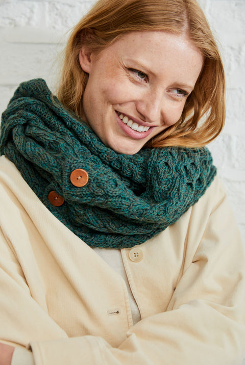 Kilmaine Aran Snood-Schal mit Knöpfen - Grün