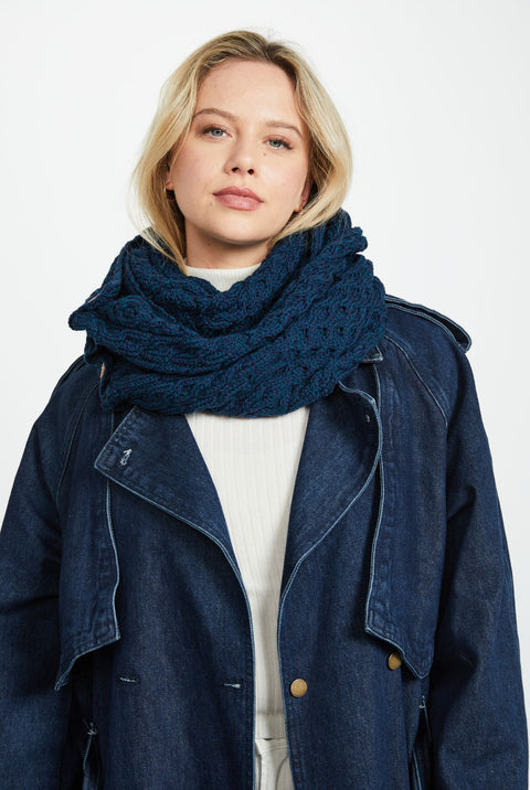 Écharpe snood Kilmaine Aran avec boutons - Bleu Atlantique