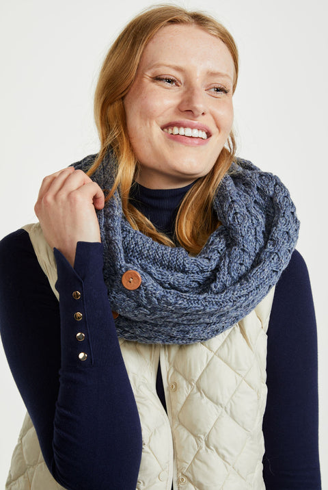 Écharpe snood Kilmaine Aran avec boutons - Bleu denim