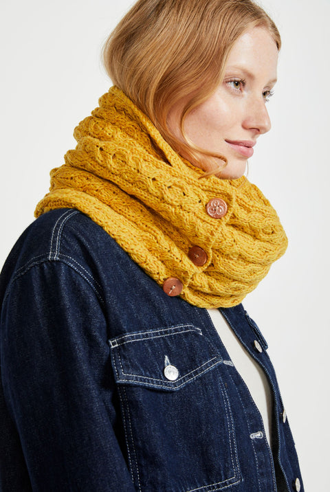 Écharpe snood Kilmaine Aran avec boutons - Jaune