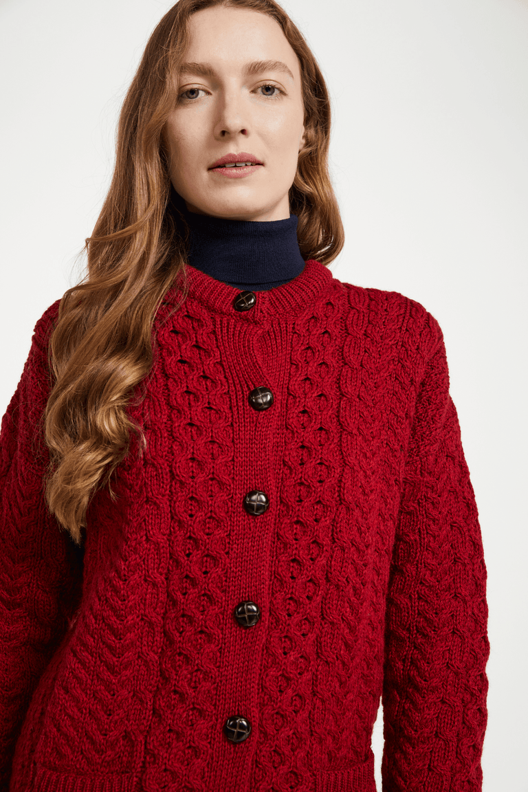 Cardigan Aran en laine mérinos Achill Island pour femme - Rouge