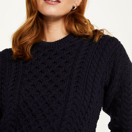 Pull traditionnel mérinos Aran pour femmes Inisheer - Marine