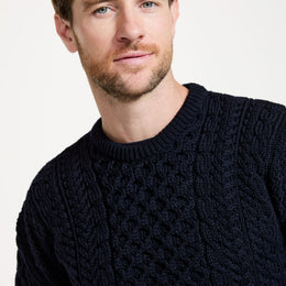 Pull traditionnel mérinos Aran pour hommes Inisheer - Marine