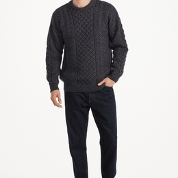 Pull Aran traditionnel en laine mérinos Inisheer pour homme - Anthracite