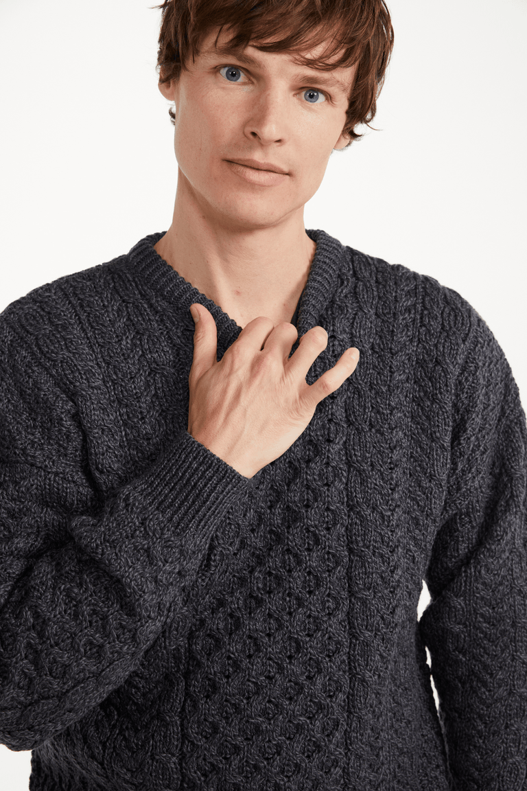 Pull Aran traditionnel en laine mérinos Inisheer pour homme - Anthracite