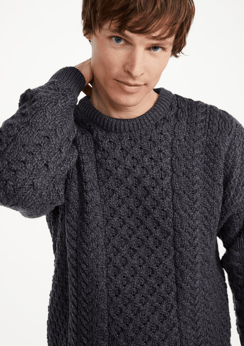 Pull Aran traditionnel en laine mérinos Inisheer pour homme - Anthracite