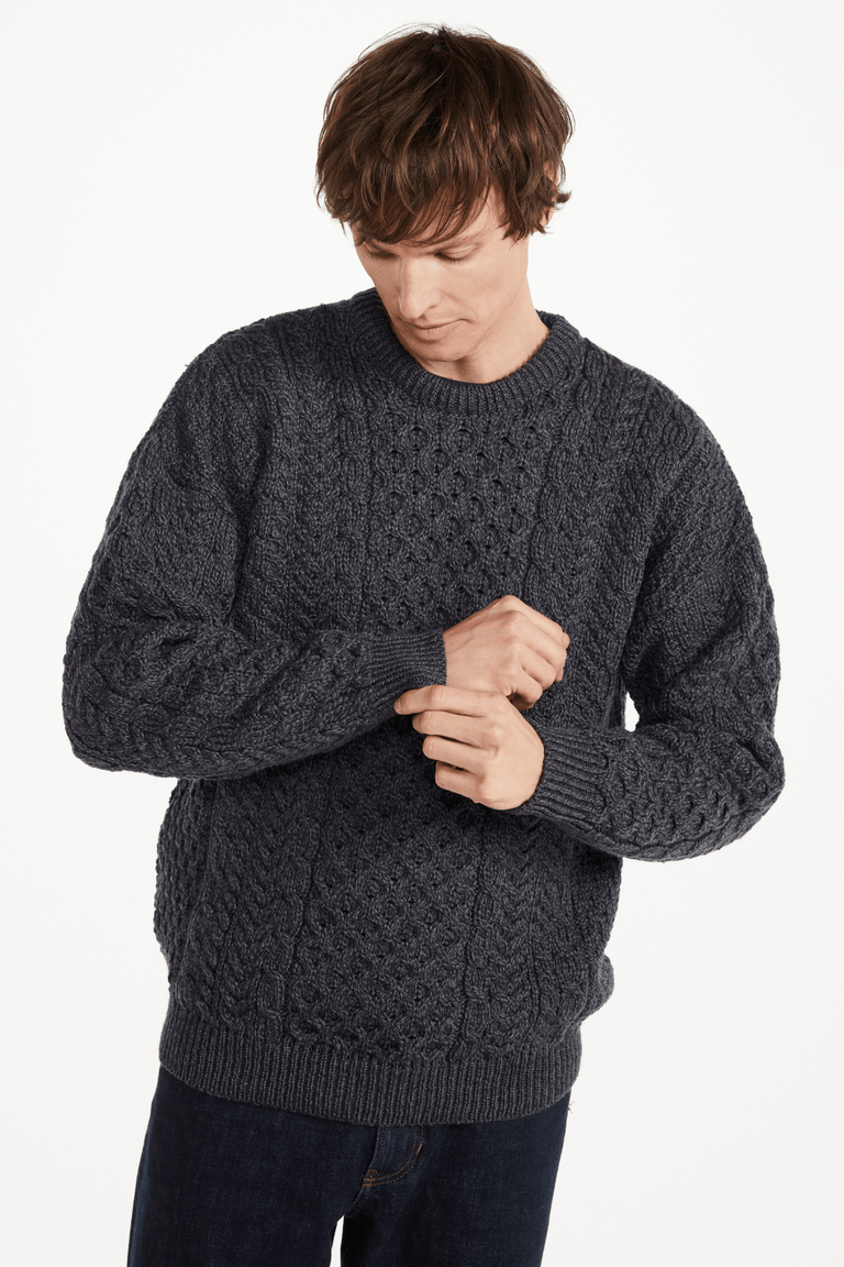 Pull Aran traditionnel en laine mérinos Inisheer pour homme - Anthracite