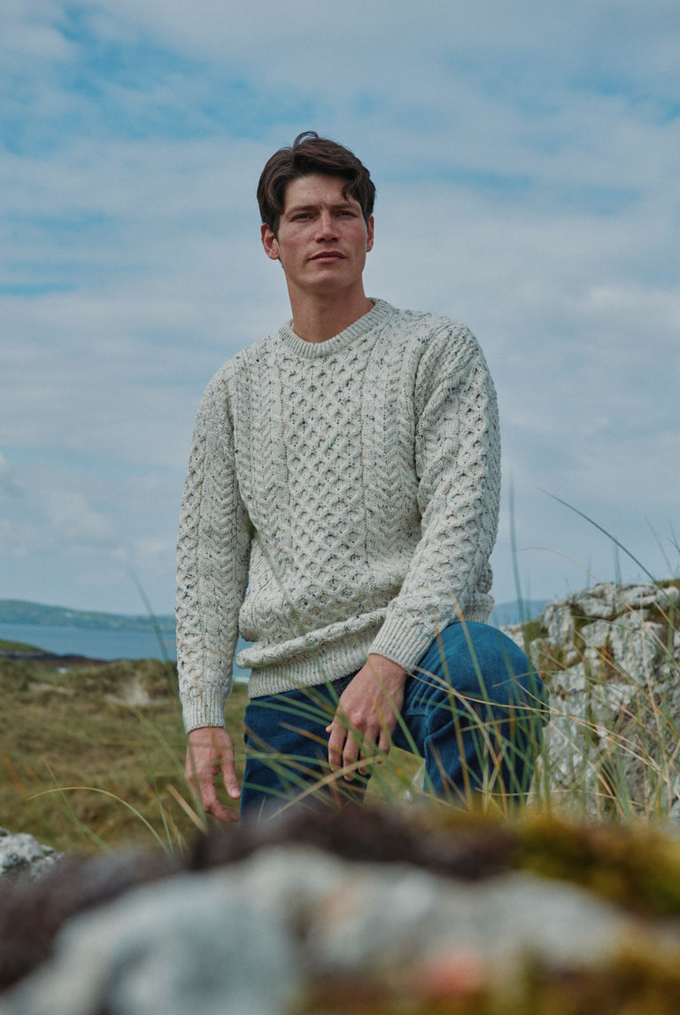 Pull Aran traditionnel pour homme Inisheer - Crème mouchetée