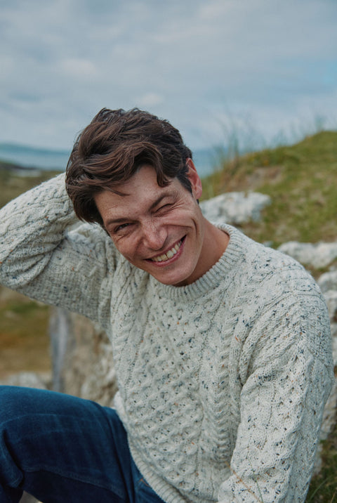 Pull Aran traditionnel pour homme Inisheer - Crème mouchetée