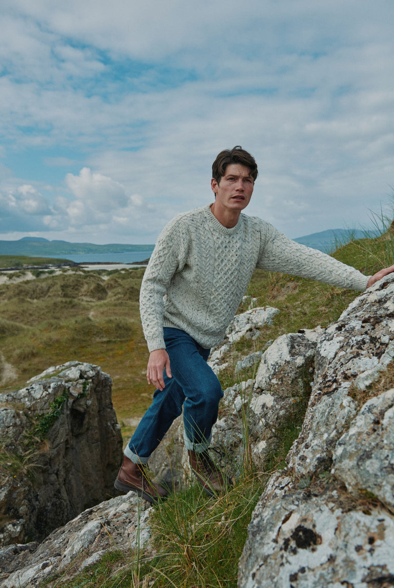 Pull Aran traditionnel pour homme Inisheer - Crème mouchetée