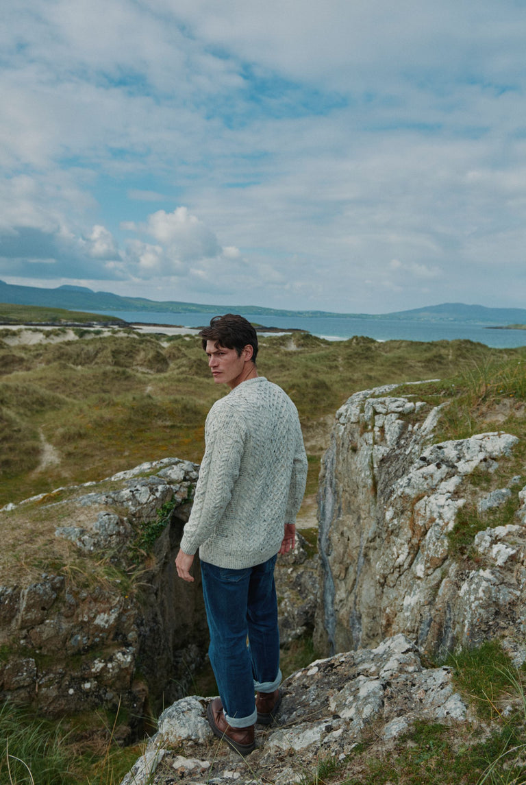 Pull Aran traditionnel pour homme Inisheer - Crème mouchetée