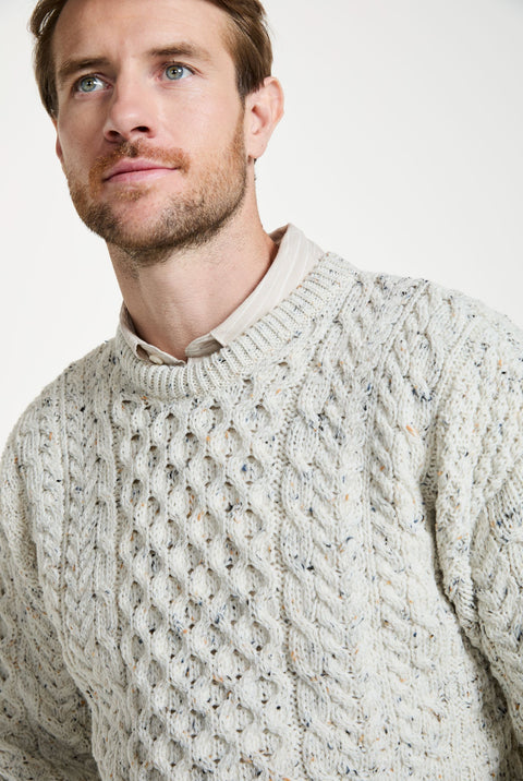 Pull Aran traditionnel pour homme Inisheer - Crème mouchetée