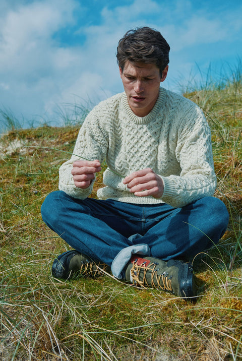 Pull Aran traditionnel pour homme Inishbofin - Crème mouchetée