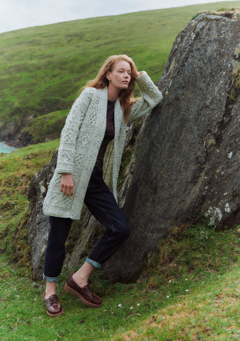 Cardigan long châle Tara pour femme en laine mérinos Aran - Crème mouchetée