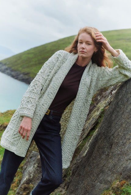 Cardigan long châle Tara pour femme en laine mérinos Aran - Crème mouchetée