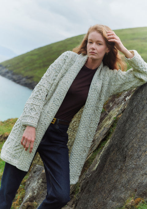 Cardigan long châle Tara pour femme en laine mérinos Aran - Crème mouchetée