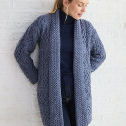 Tara Damen-Cardigan aus Merino-Aran, lang, mit Schalkragen, cremefarben gefleckt