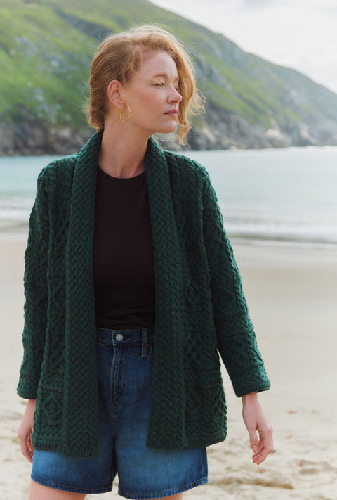 Liffey Damen-Strickjacke aus Merino-Aran mit Schalkragen, Grün