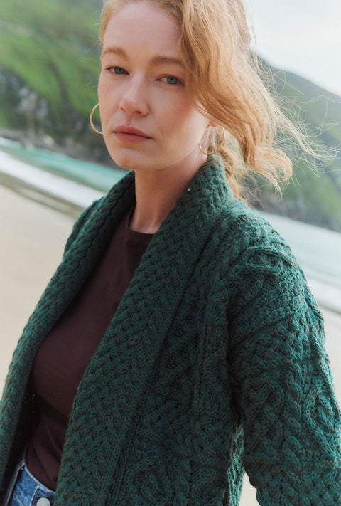 Liffey Damen-Strickjacke aus Merino-Aran mit Schalkragen, Grün
