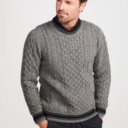 Inishbeg Herren-Pullover aus Merinowolle mit Streifen und Rundhalsausschnitt, Grau