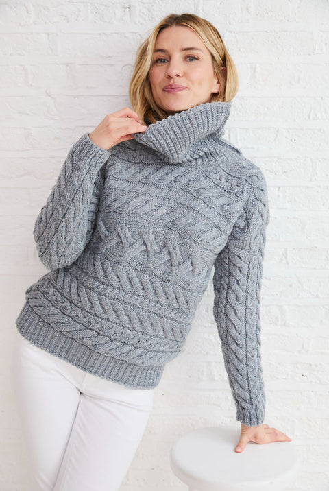 Derreen Aran-Pullover mit horizontalem Zopfmuster - Denim