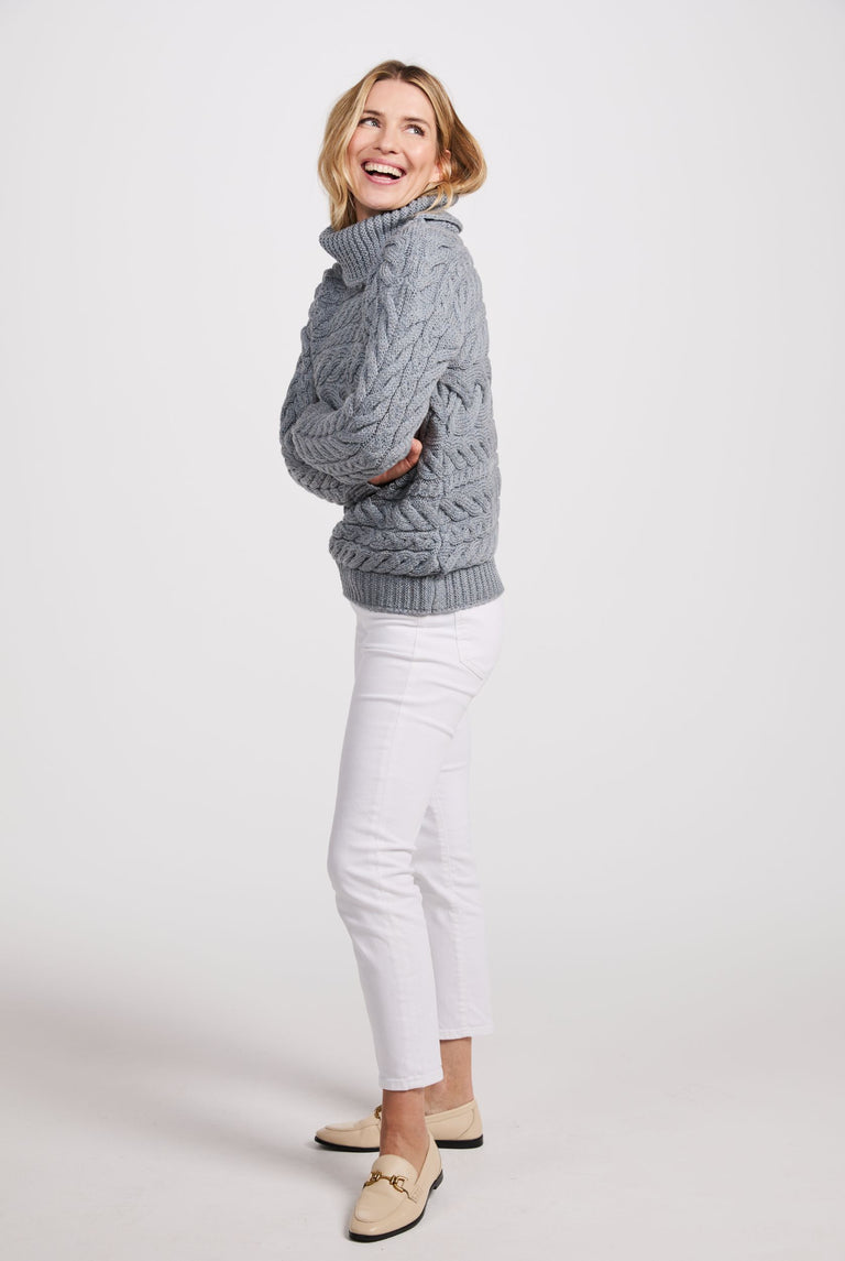 Derreen Aran-Pullover mit horizontalem Zopfmuster - Denim