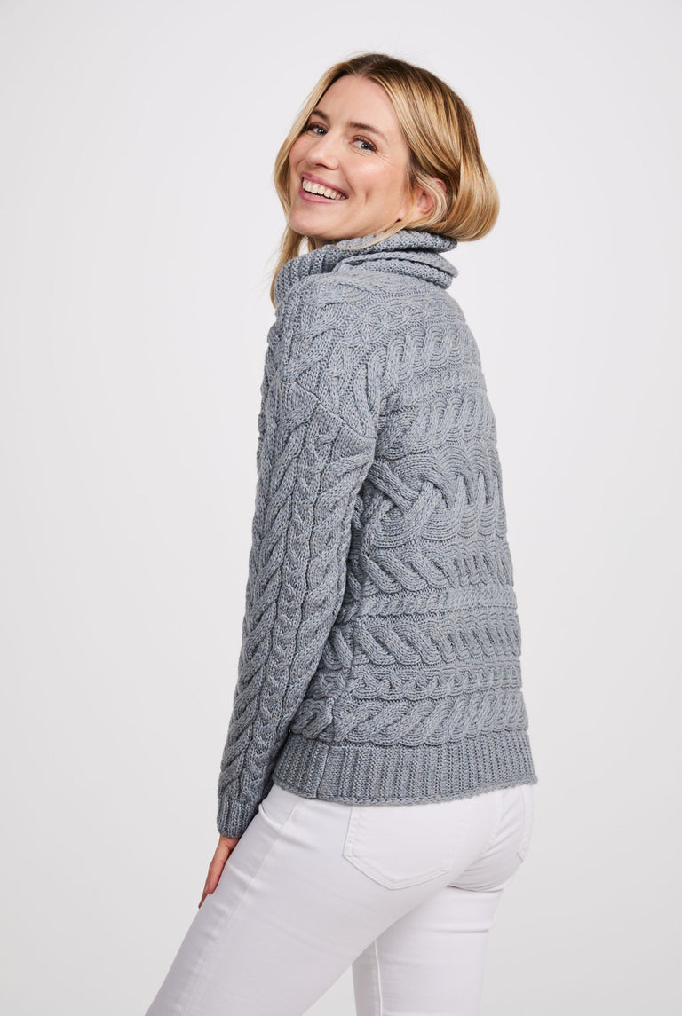 Derreen Aran-Pullover mit horizontalem Zopfmuster - Denim