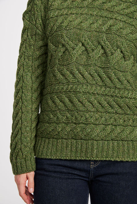 Derreen Aran Pullover mit horizontalem Zopfmuster - Grün