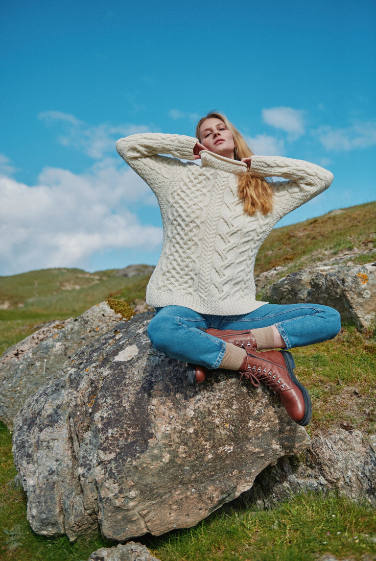 Pullover mit asymmetrischem Muster „Calla Aran“ - Creme