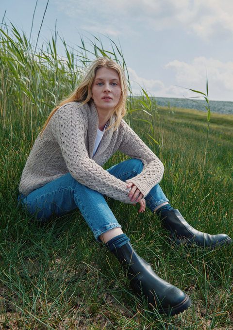 Tourmakeady Merino-Aran-Cardigan mit Schalkragen – Hafer