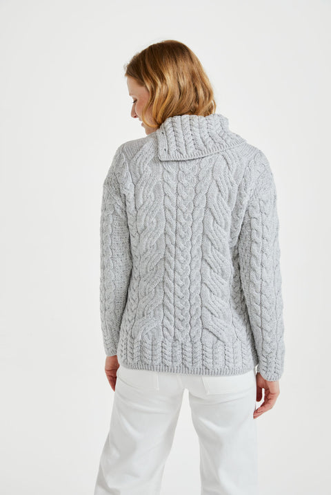 Pull Maeve Aran Supersoft avec col boutonné - Gris à plumes