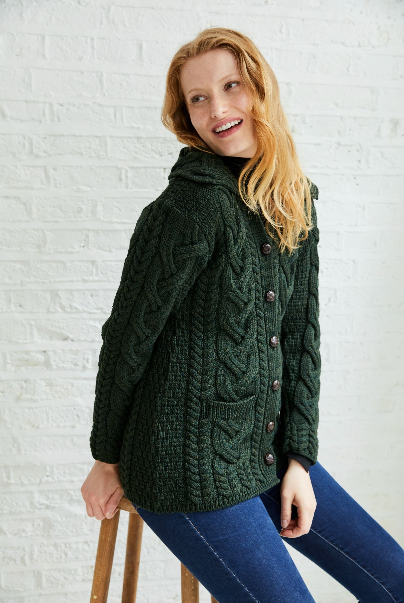 Womens Sweaters Cardigan Grün Máire Supersoft Aran Cardigan – Grün