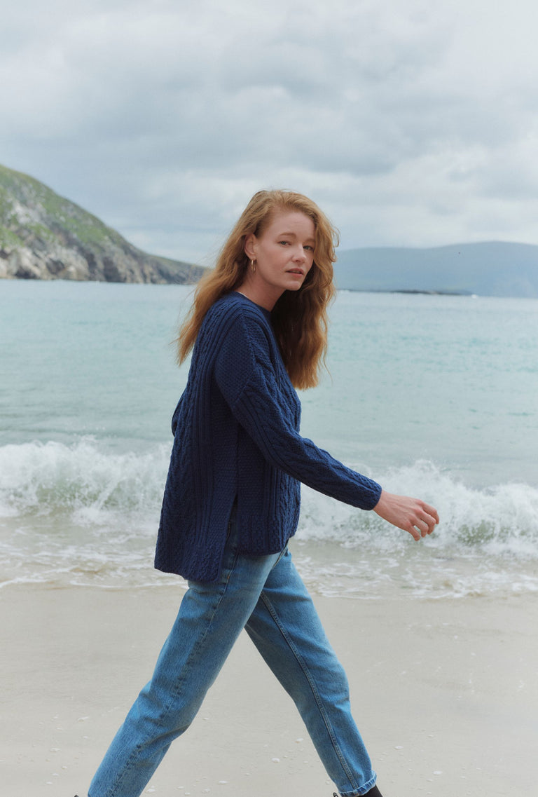 Pull Aran en laine mérinos ultra-douce Tully Box - Bleu marine