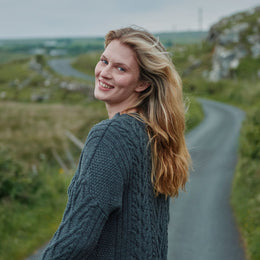 Tully Box Superweicher Merino-Aran-Pullover – Schiefergrau