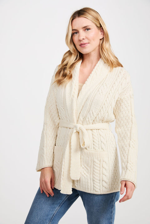 Sheeffry Strickjacke mit Schalkragen und Aran-Muster - Creme