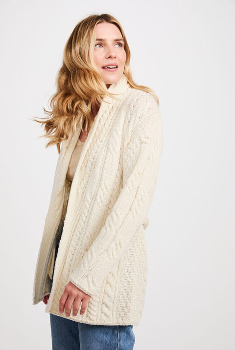 Sheeffry Strickjacke mit Schalkragen und Aran-Muster - Creme