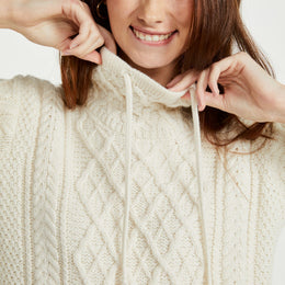 Enniscoe Aran-Pullover mit Kordelzug – Creme