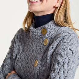 Cardigan torsadé Aran pour femme de Louisburgh - Denim