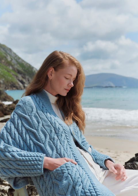 Cardigan cache-cœur en laine mérinos Knocknarea pour femme - Bleu