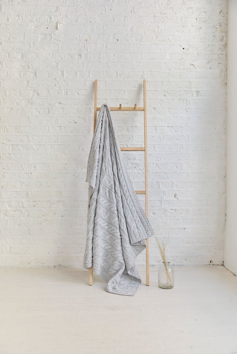 Couverture en torsade Aran ultra douce Silver Strand - Gris clair