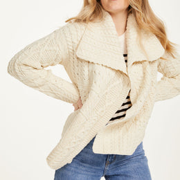Céide Damen Merino Aran Cardigan – Creme